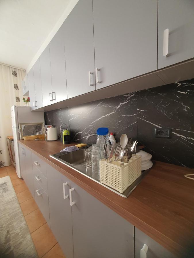 Вилла Spacious House With A Big Garden And Fire Pit Тирана Экстерьер фото